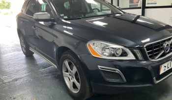 Volvo XC60 2.4D DRIVe R-Design full