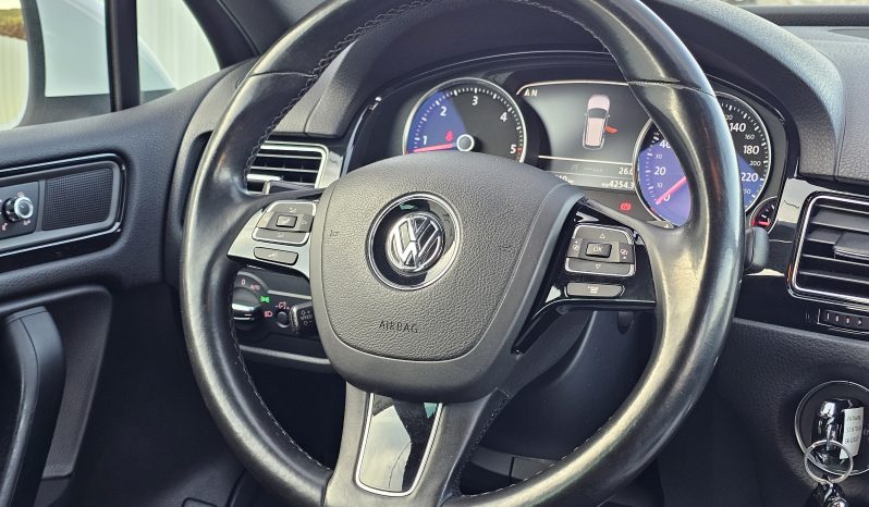 Volkswagen Touareg 3.0 TDI full