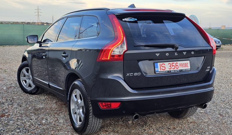 Volvo XC60 2.4 D5 Momentum AWD full